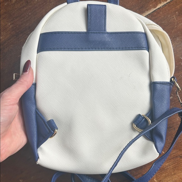 Hello Kitty Convertible Backpack/Purse - Picture 4 of 6